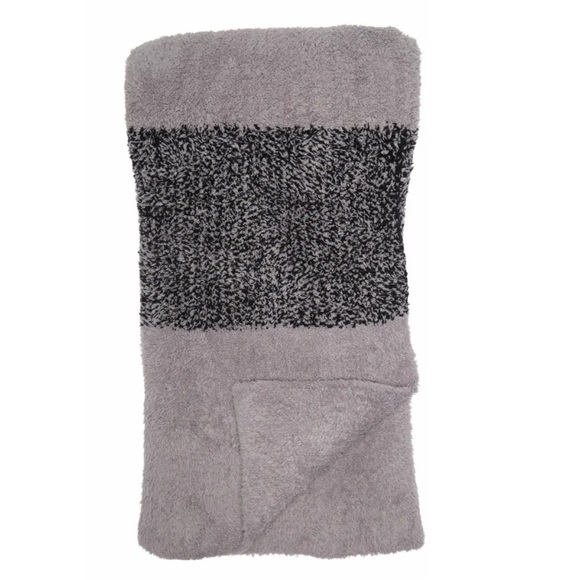 NWT Luxe Heathered Stripe Throw Blanket from
BAREFOOT DREAMS - Picture 6 of 7